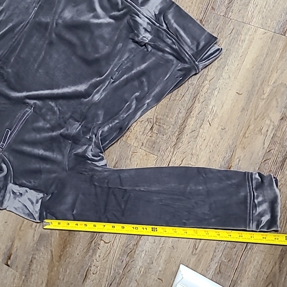 CROFT & BARROW WOMENS PLUS SIZE LUSH VELOUR 1/4 ZIP JACKET SIZE XL GRAY - Picture 8 of 9